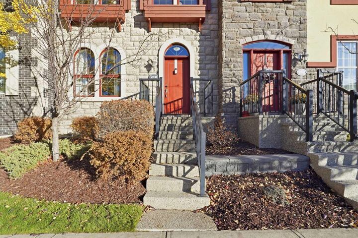 Property Photo:  210 Quarry Park Boulevard SE  AB T2C 5E4 