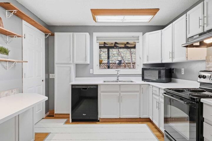 Property Photo: 3 Glenport Road AB T4C 1G8