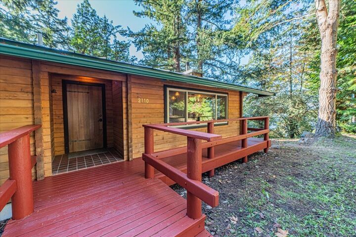 Property Photo:  2110  Gull Way  WA 98282 