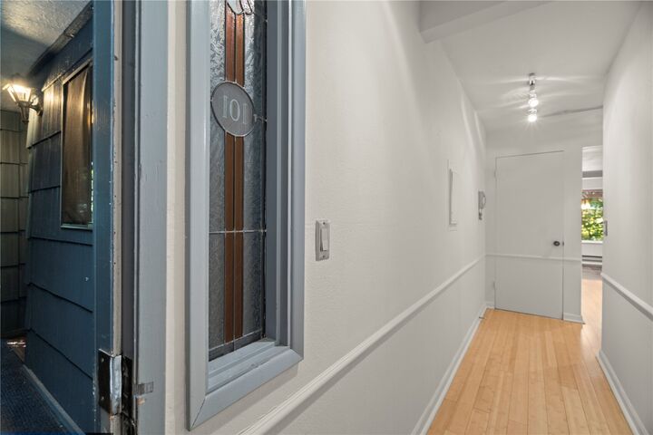 Property Photo:  210  Boylston Avenue E 101  WA 98102 