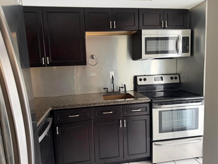 Property Photo:  1510 SE 15th Street 205  FL 33316 