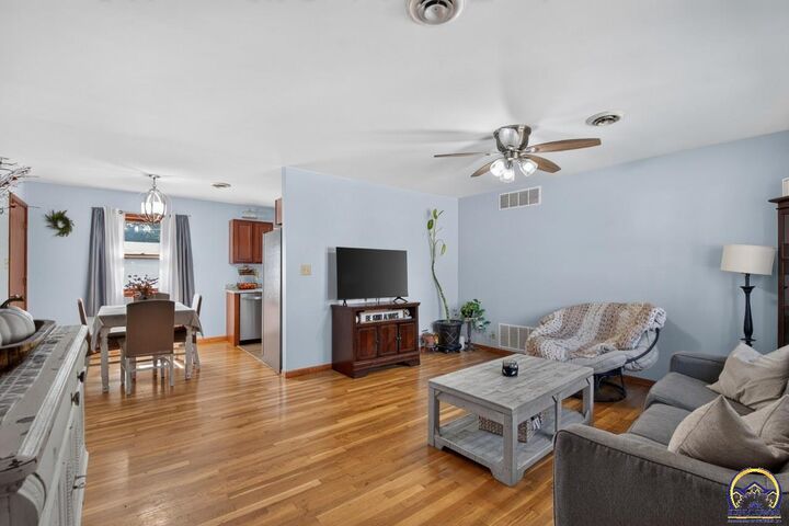 Property Photo:  3201 SW 31st St  KS 66614 