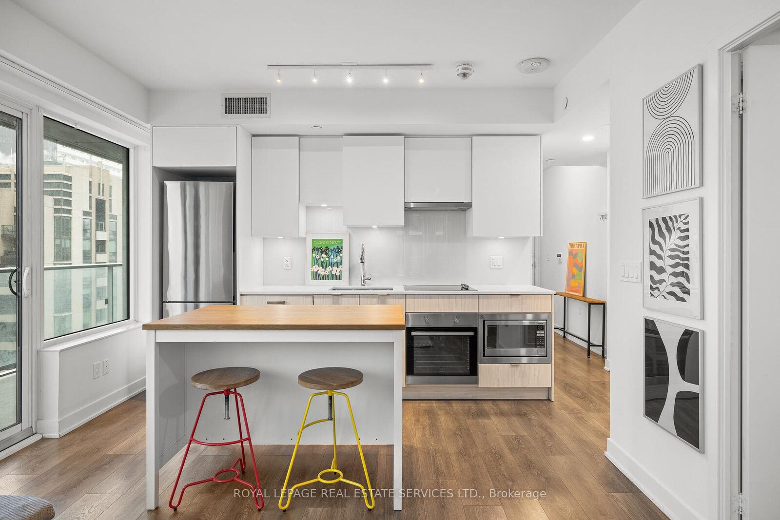 Property Photo:  99 Broadway Avenue N 2009  ON M4P 0E3 