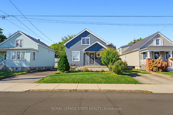 Property Photo:  206 Craigroyston Road  ON L8K 3K3 