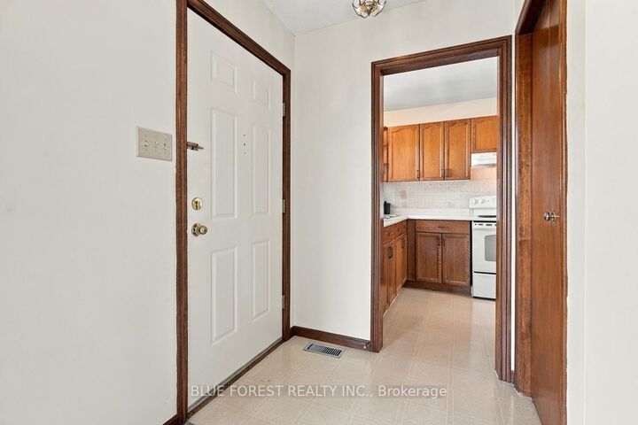 Property Photo:  39 Gerald Crescent  ON N5Z 5A4 