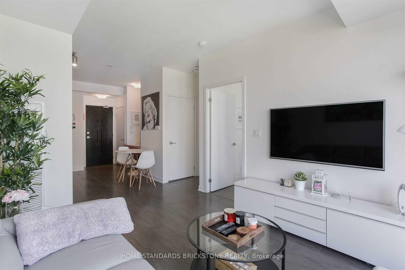 Property Photo:  28 Avondale Avenue 1101  ON M2N 0K2 