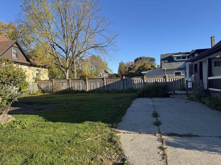 Property Photo:  21 Owaissa Street  ON N5P 1T1 