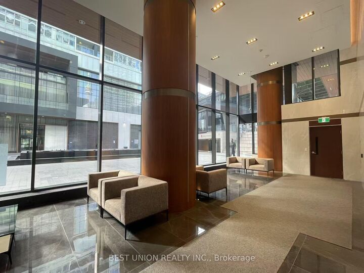 Property Photo:  17 Bathurst Street 3910  ON M5V 1A5 