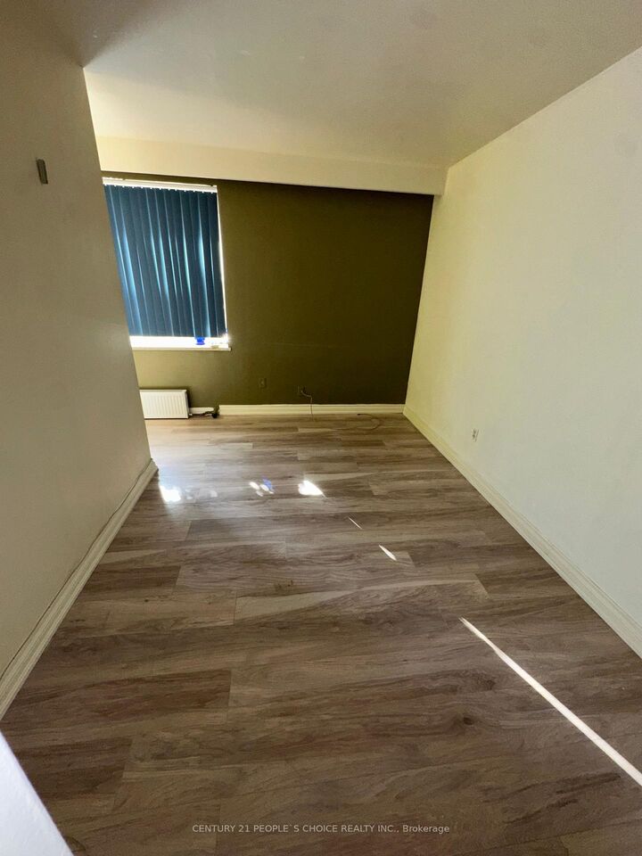 Property Photo:  50 Gulliver Road 102  ON M6M 2N2 