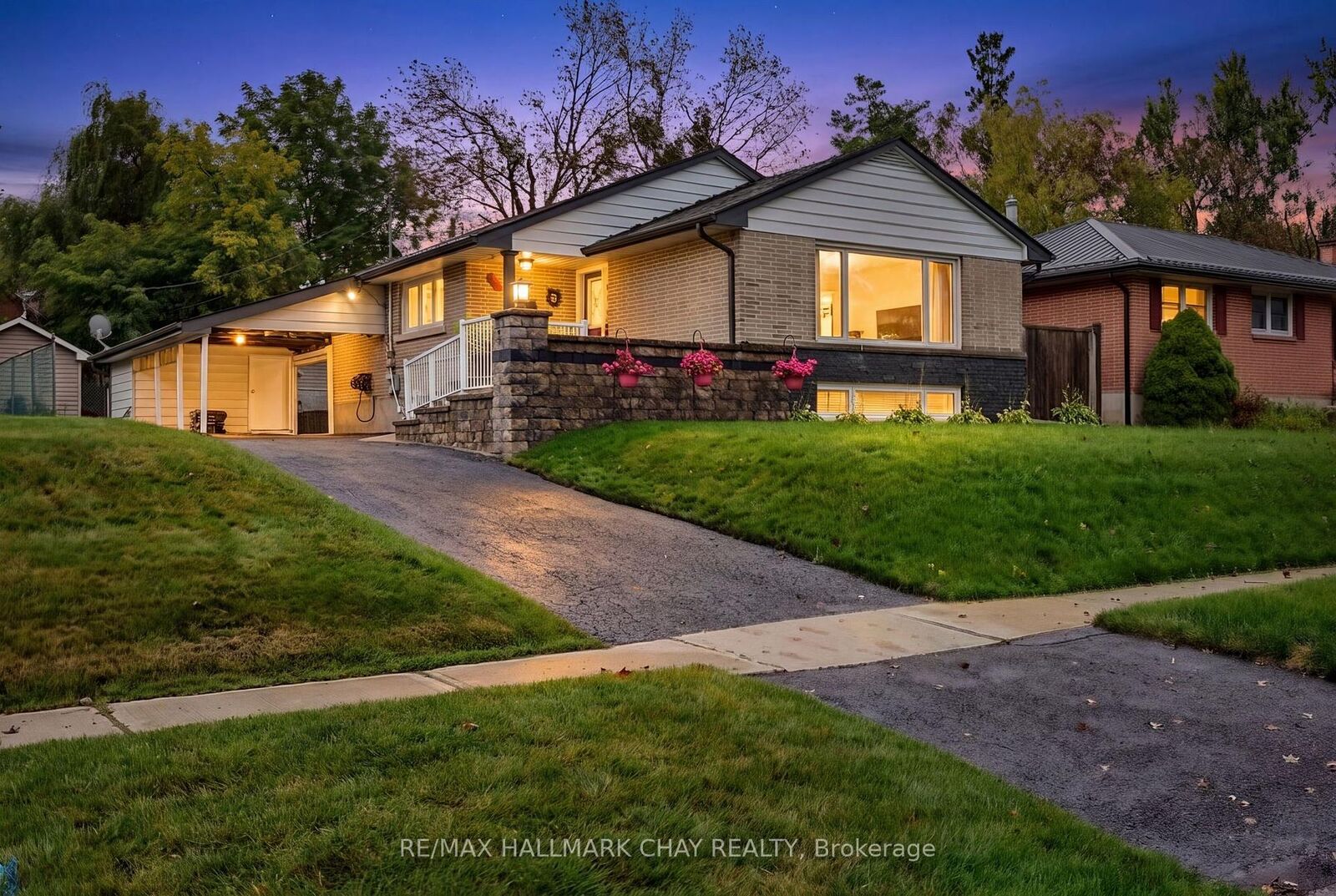 Property Photo:  23 Marion Crescent  ON L4M 2L4 