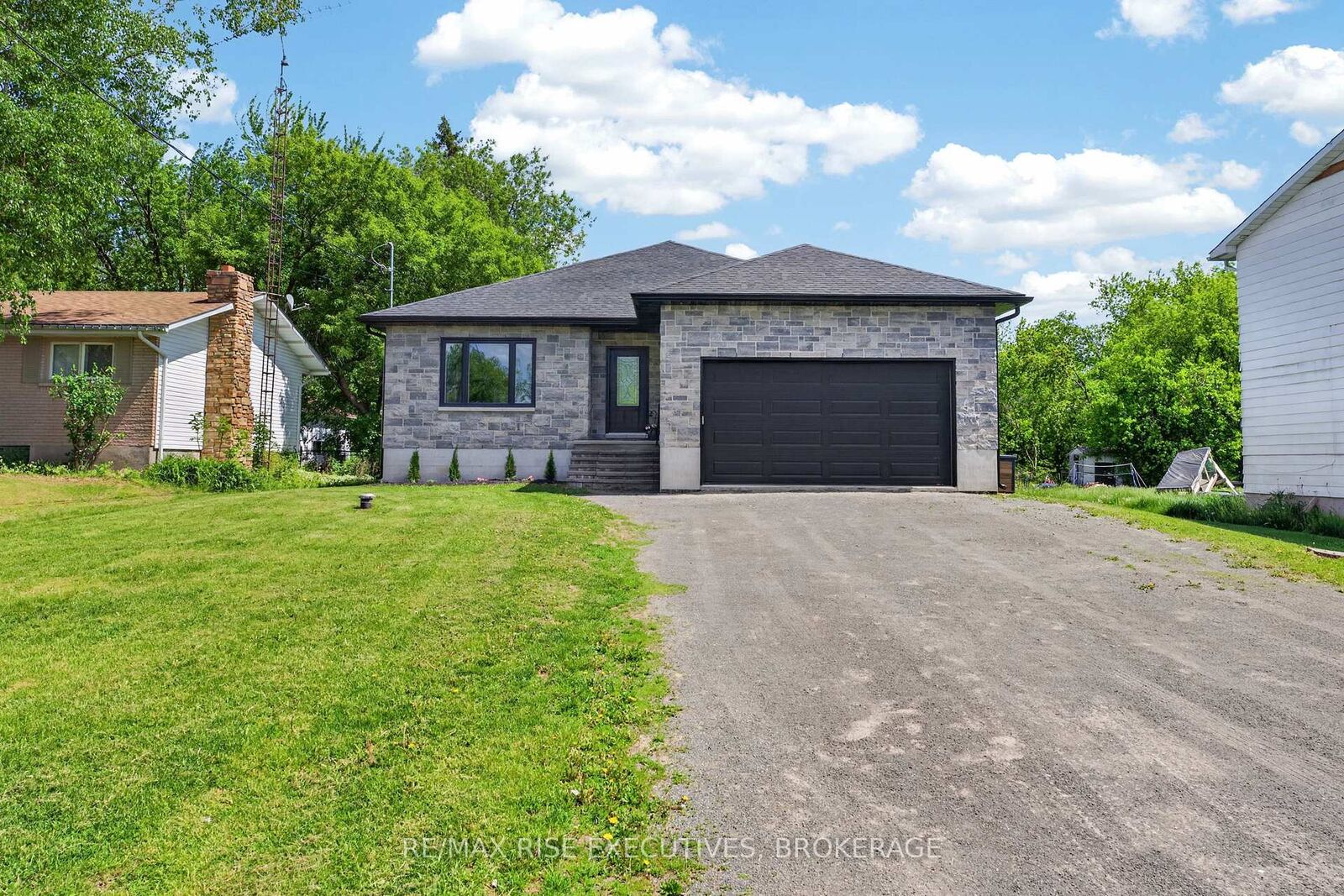 Property Photo:  115 Hellen Street  ON K0H 2N0 