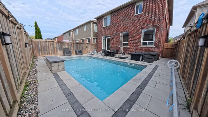 Property Photo:  121 Blackwell Crescent  ON L1L 0C1 