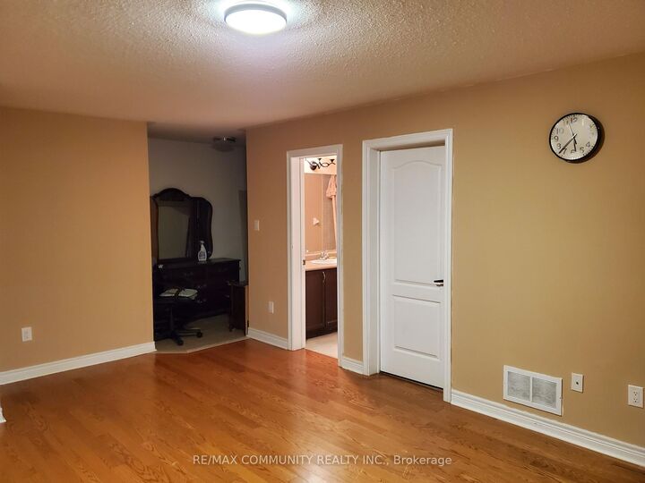 Property Photo:  115 Oasis Boulevard Back  ON M1X 0B4 