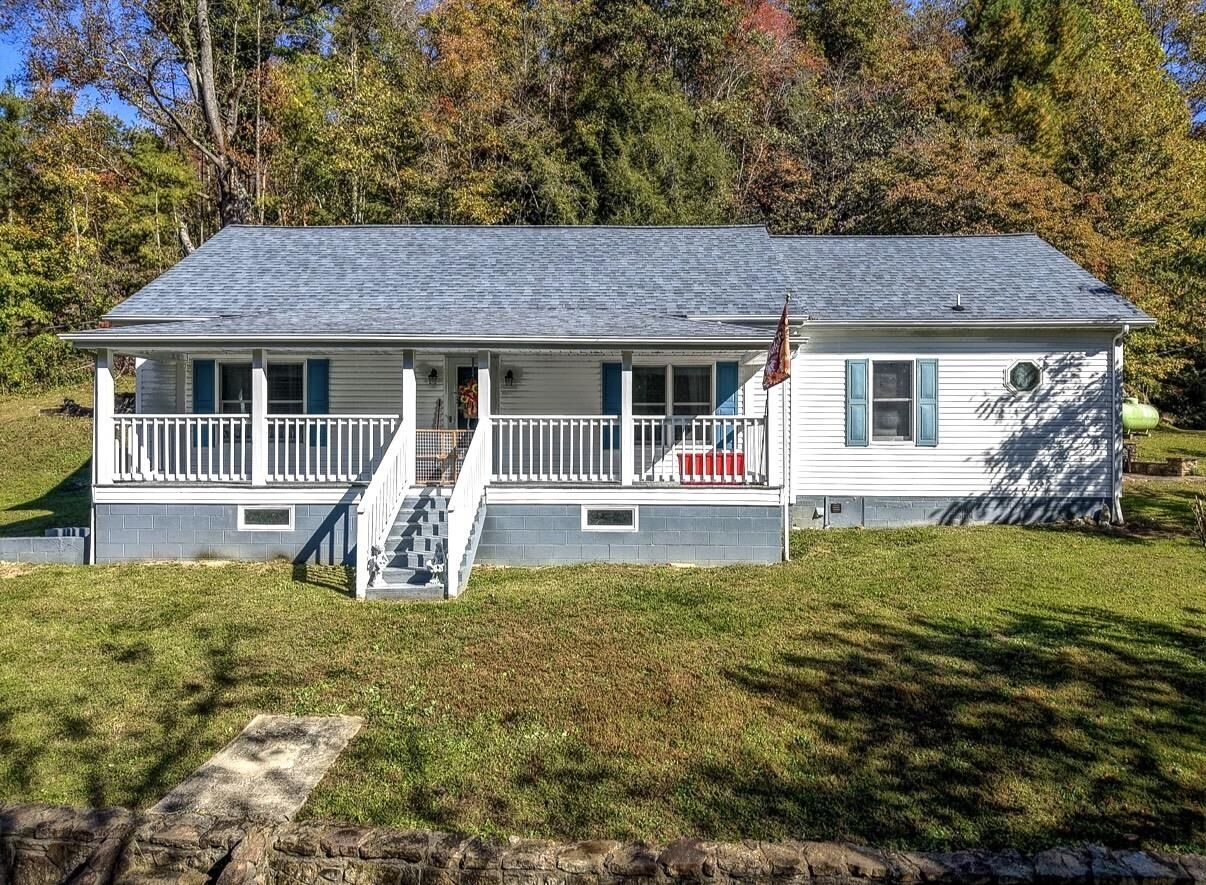 Property Photo: 387 Leadingham Loop KY 41164