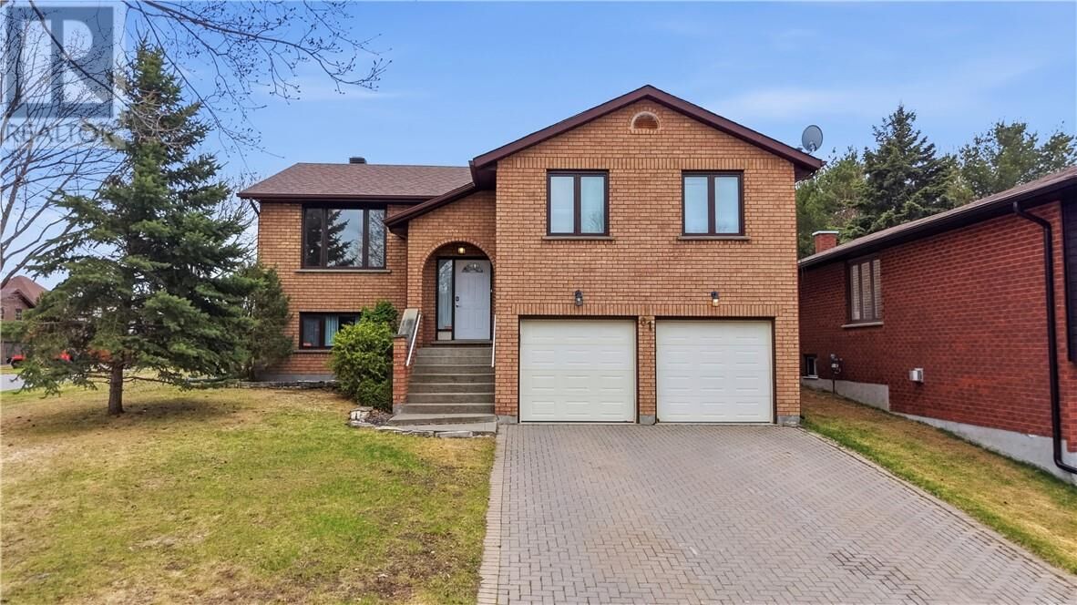 Property Photo:  61 Crater Crescent  ON P3E 5Y6 