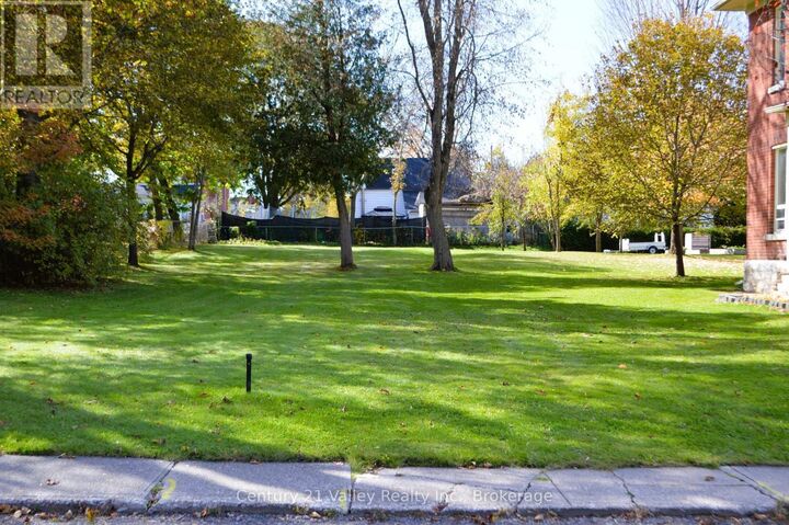 Property Photo:  22 Lorne Street North  ON K7V 1K9 