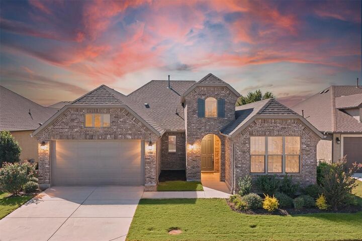 Property Photo:  9708 Stonefield Way  TX 76207 