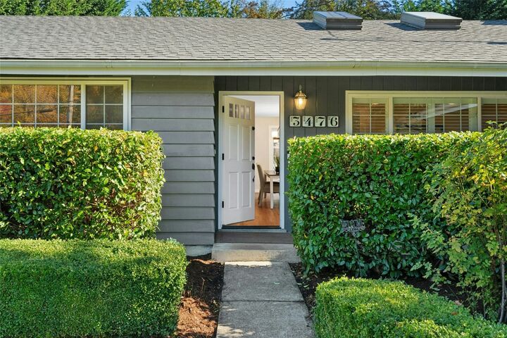Property Photo: 3476 77th Place SE WA 98040