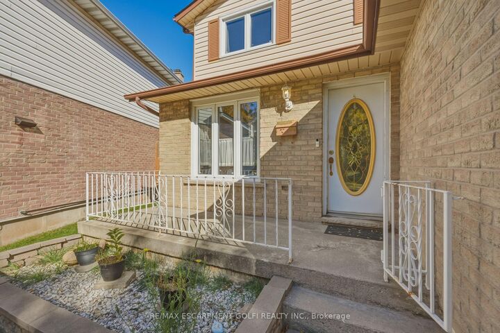 Property Photo: 154 Memorial Avenue ON L8G 4C7