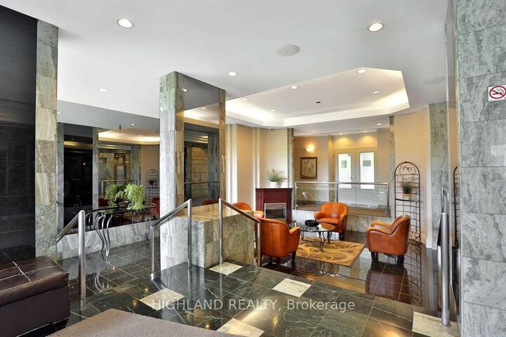 Property Photo:  4470 Tucana Court 412  ON L5R 3K8 