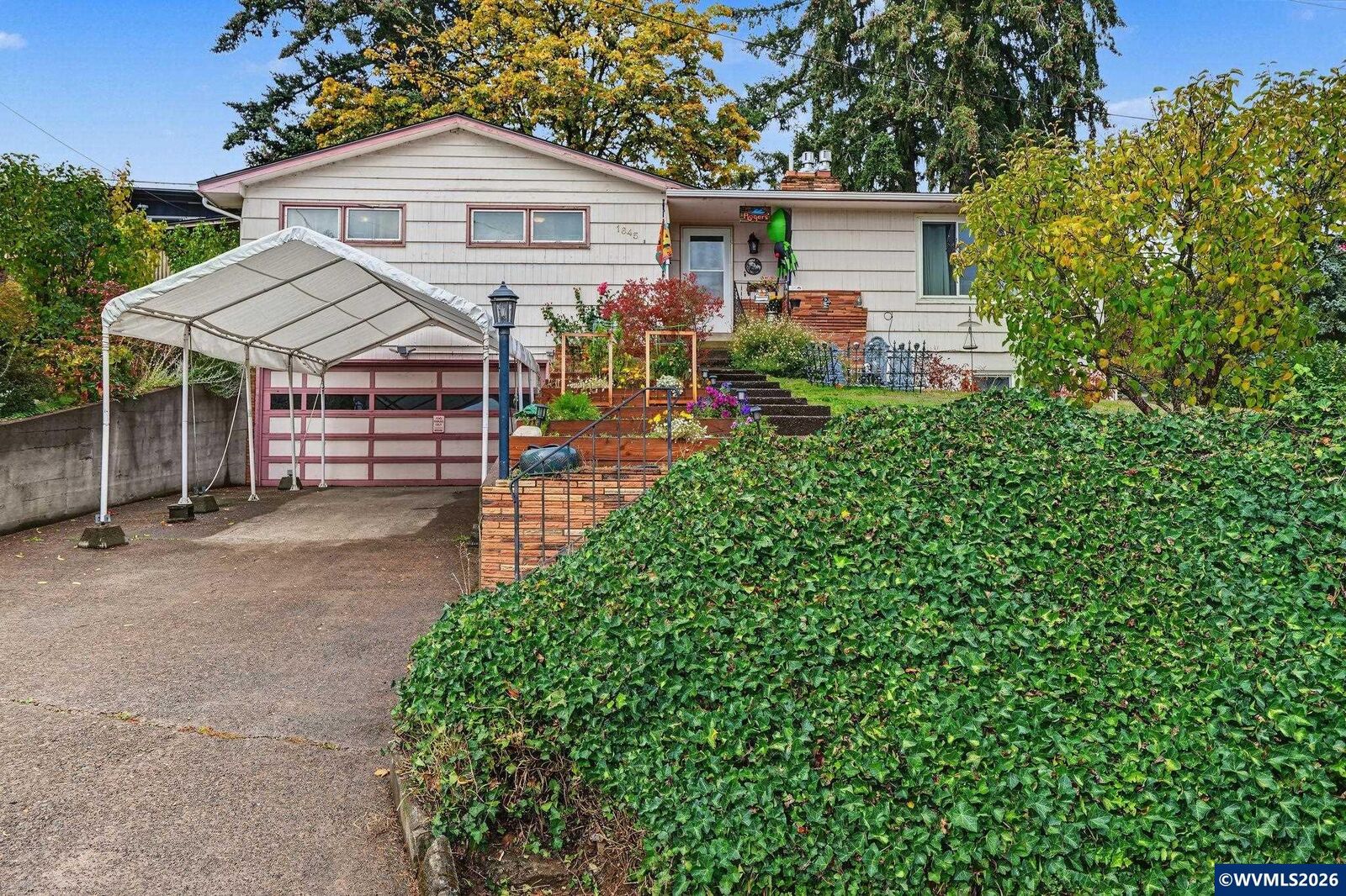 Property Photo:  1645 Fair Oaks Wy NW  OR 97304 