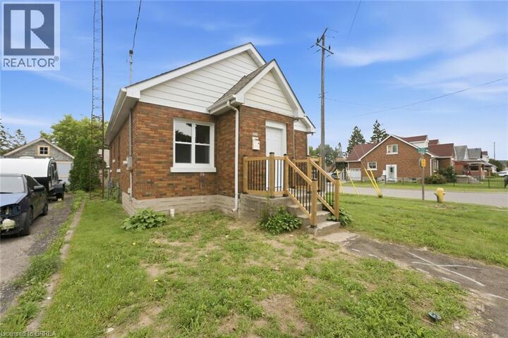 Property Photo:  249 Clarence Street  ON N3R 3T6 