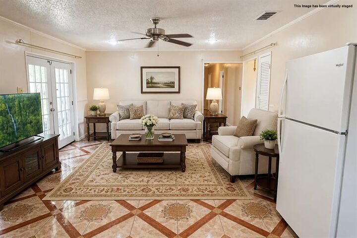 Property Photo:  800 Gettysburg Place  TX 76022 