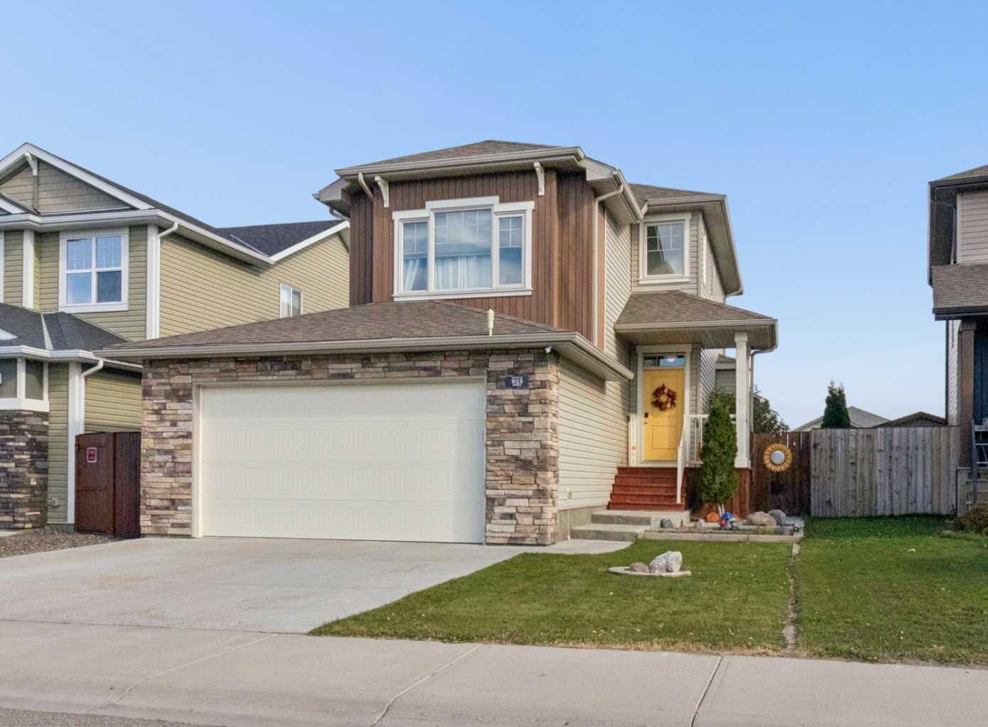 Property Photo:  923 Maydell Palmer Vista N  AB T1H 7B7 