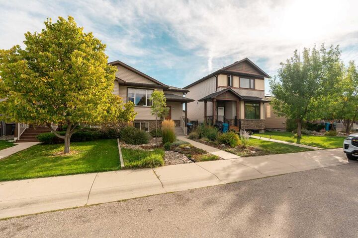 Property Photo: 113 Mt Sundance Crescent W AB T1J 0L4