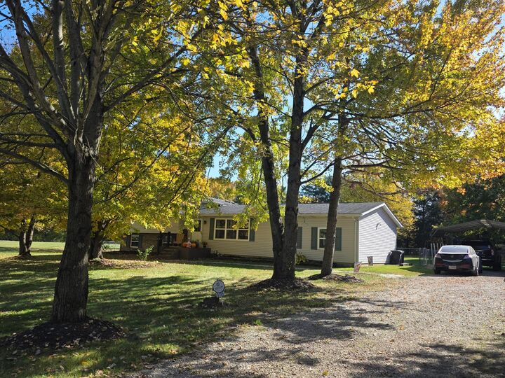 Property Photo:  6105 Houseman Road  OH 43061 