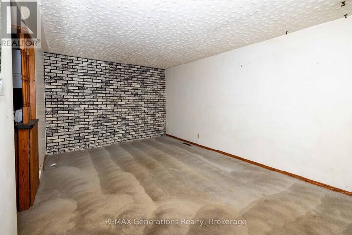 Property Photo:  316 Rita Street  ON P7A 1H3 