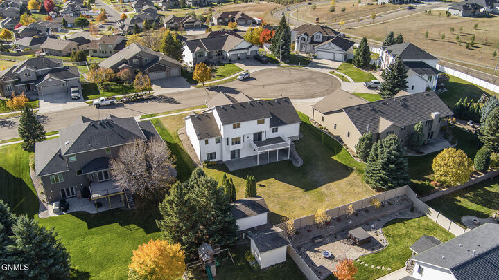 Property Photo:  800 Saddle Ridge Road  ND 58503 