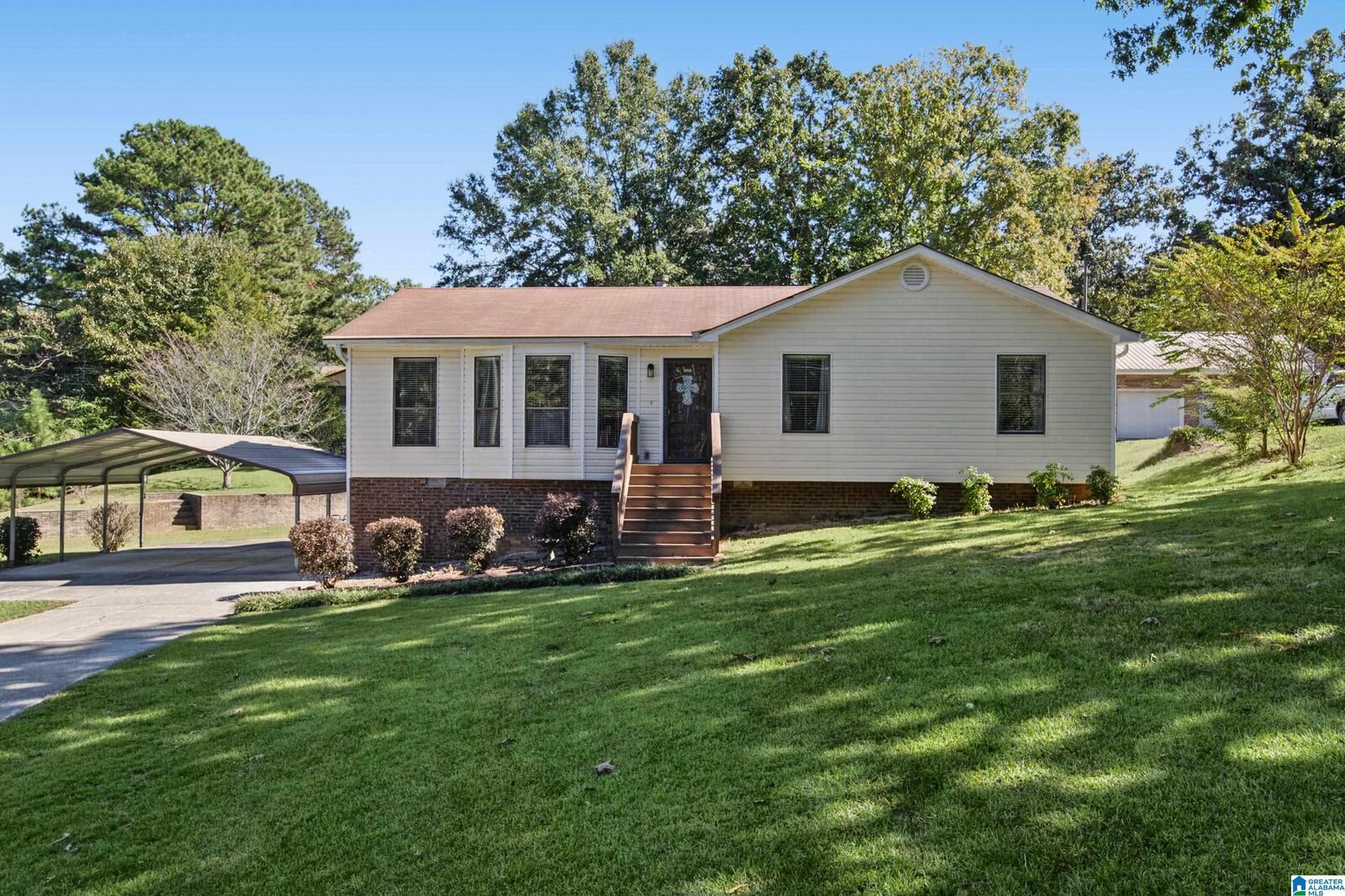 Property Photo: 2100 Edenwood Drive AL 35023
