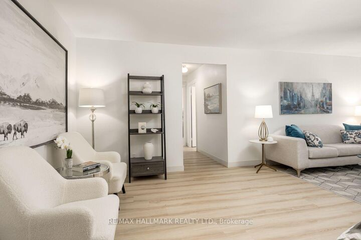Property Photo: 980 Broadview Avenue 804 ON M4K 3Y1