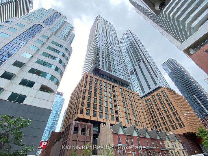 Property Photo:  28 Widmer Street 2822  ON M5V 0T2 