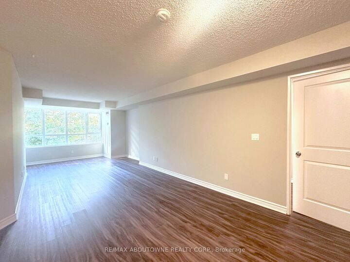Property Photo: 45 Lisgar Street 222 ON M6J 0B8