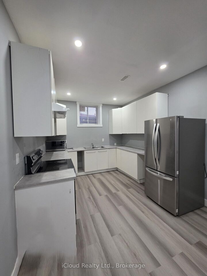 Property Photo:  646 West 5th Street  ON L9C 3R2 