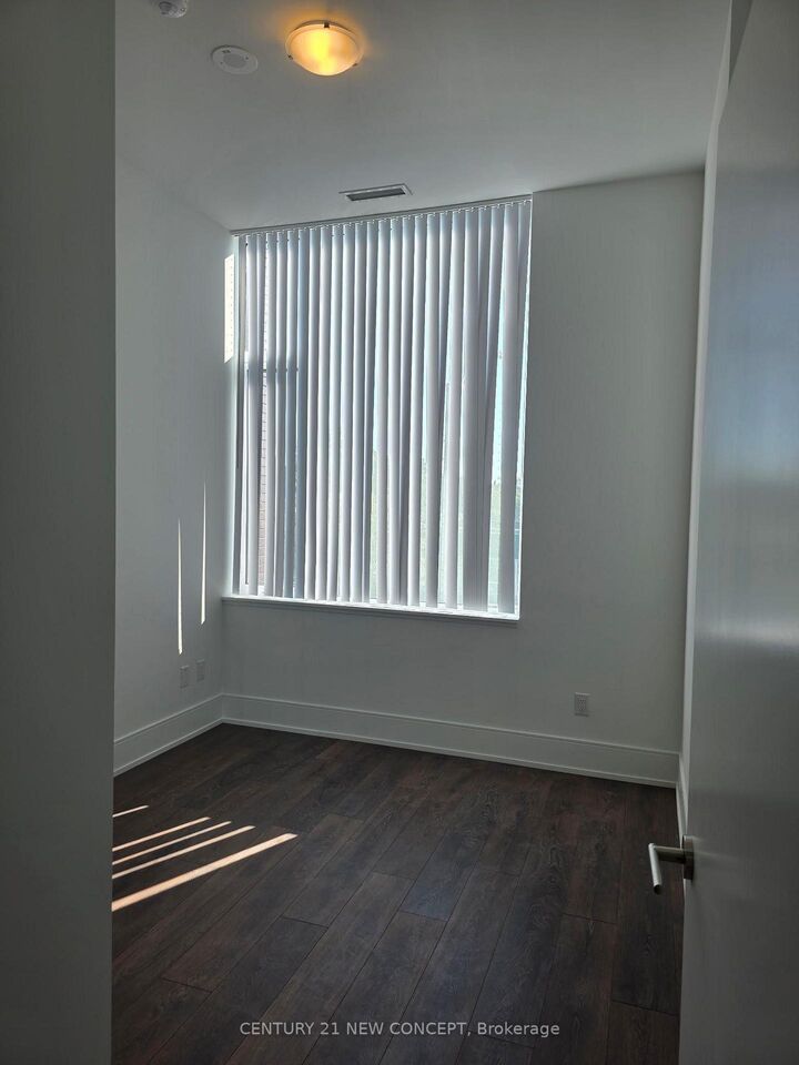 Property Photo:  2450 Bloor Street W 215  ON M6S 0A9 