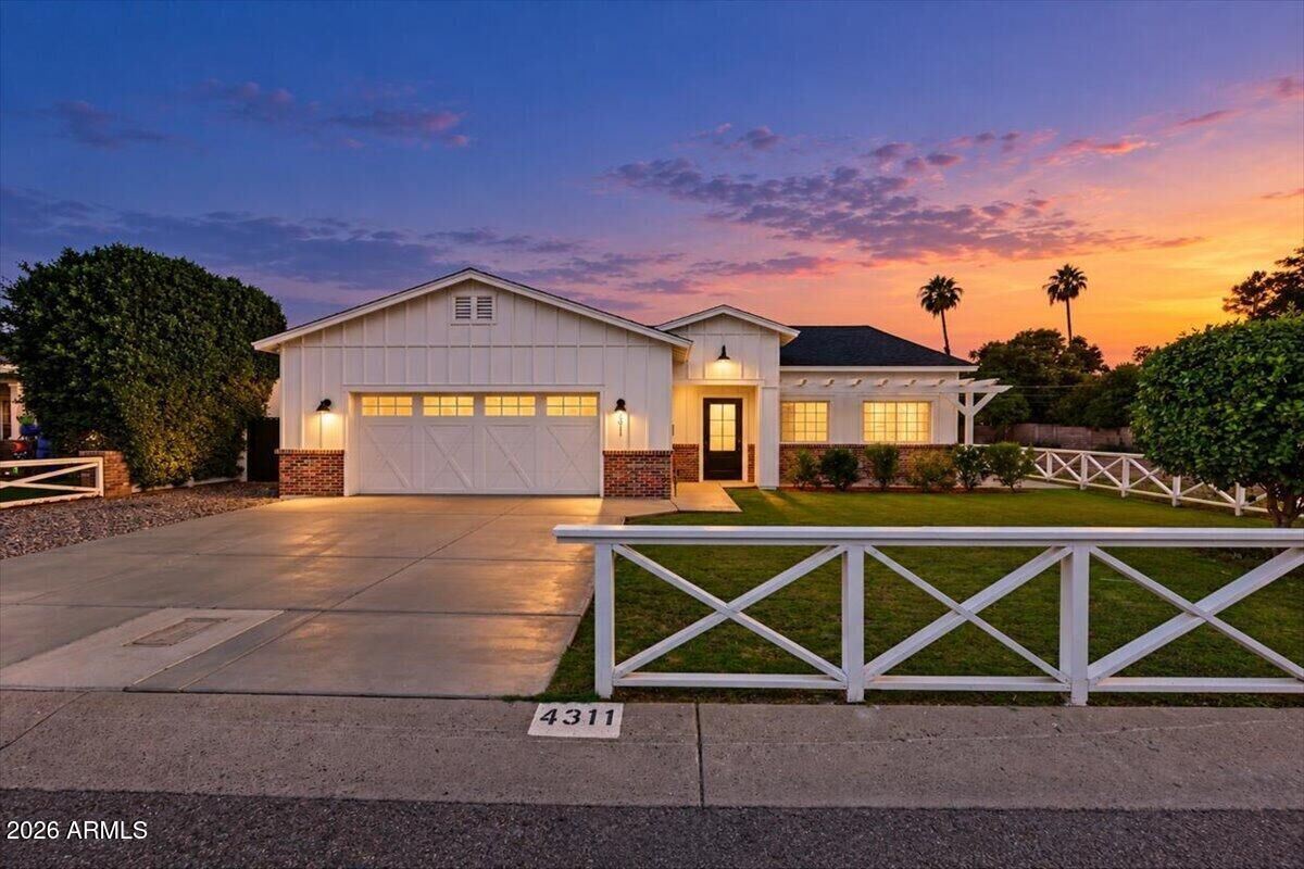 Property Photo: 4311 E Earll Drive AZ 85018