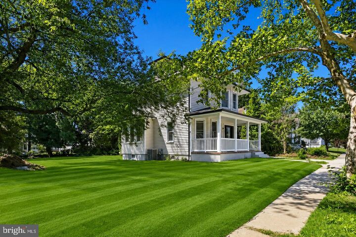 Property Photo:  302 W Washington Avenue  NJ 08049 