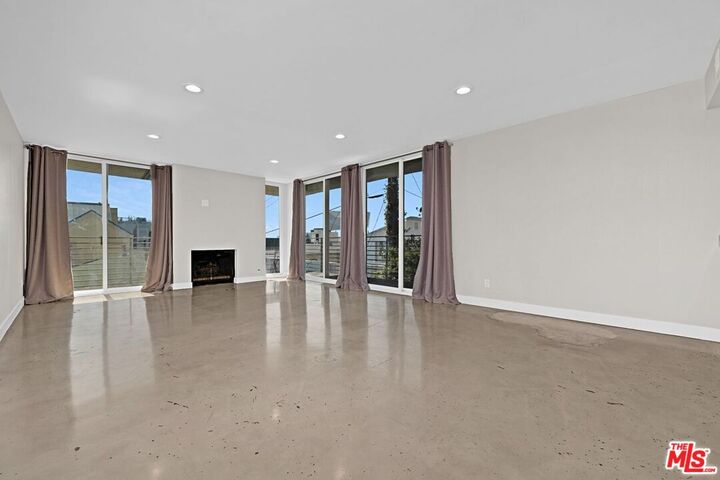 Property Photo:  1129 Larrabee St, Unit 11  CA 90069 