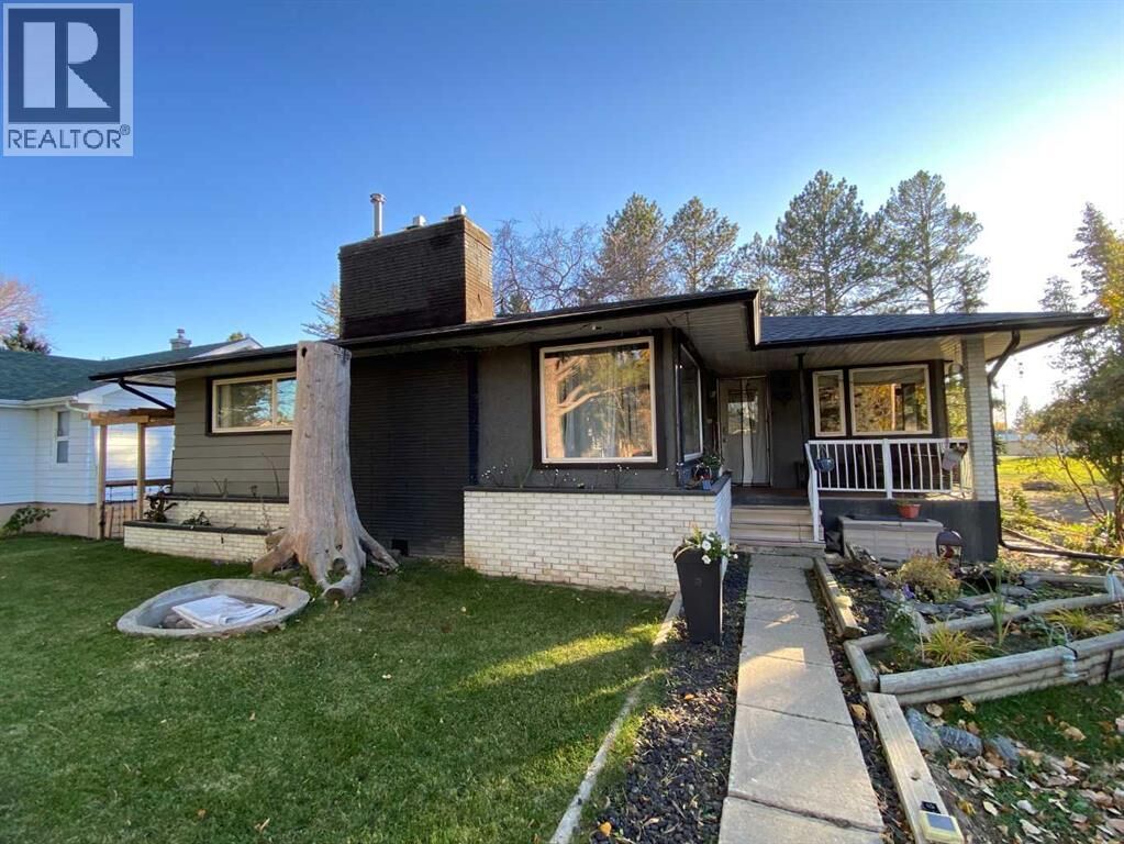 Property Photo:  535 2A Avenue West  AB T1R 0B1 