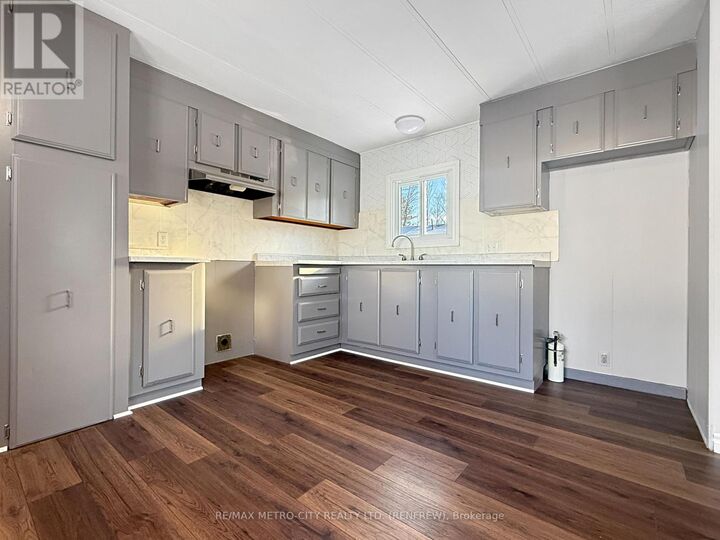 Property Photo: 33 Julie Lane ON K7V 3Z4
