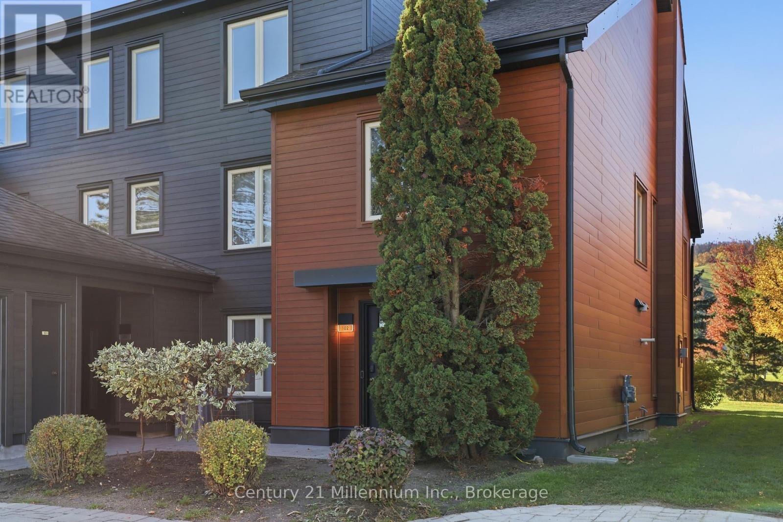 Property Photo:  110 Fairway Court 102  ON L9Y 0P8 