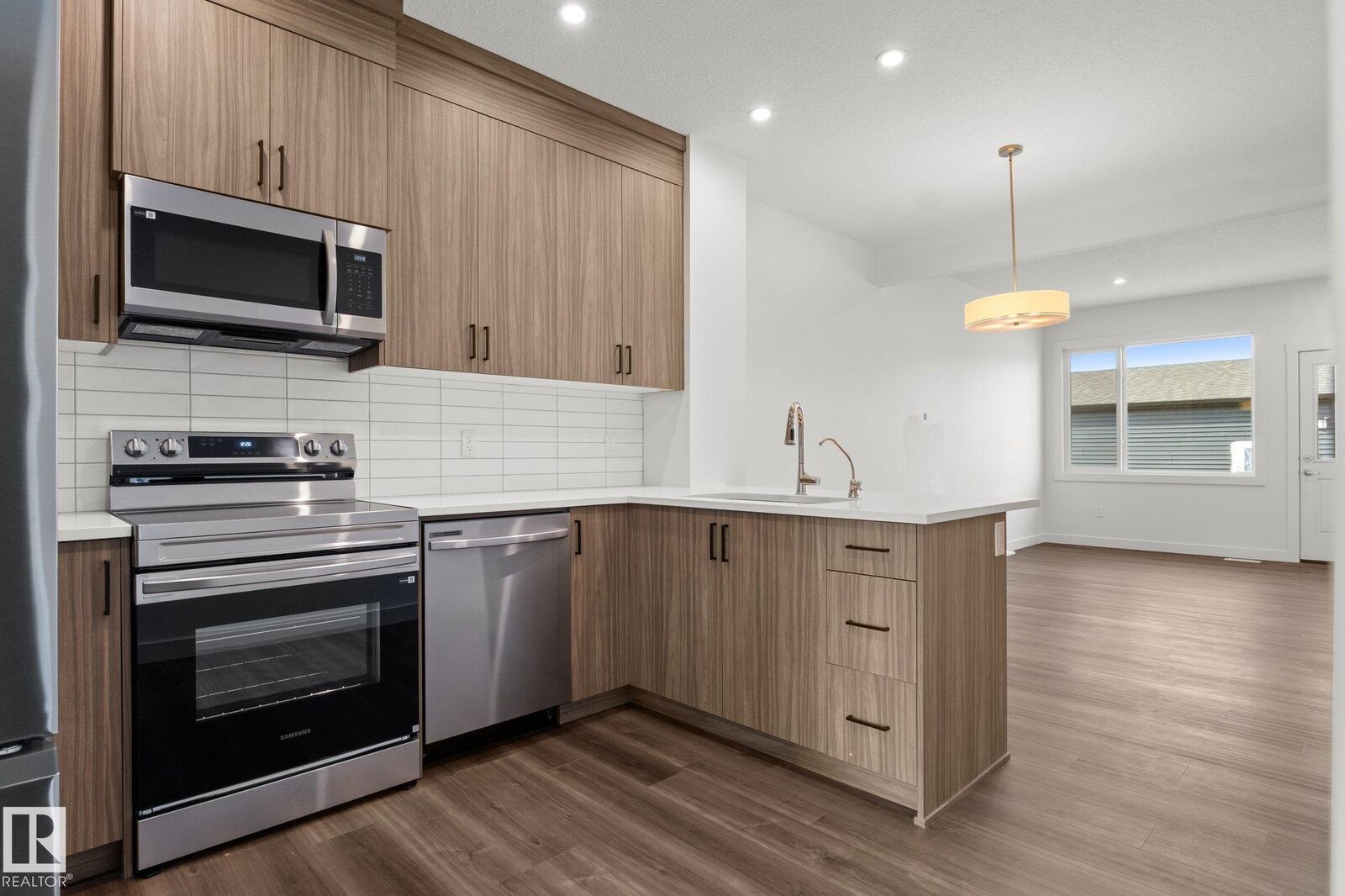 Property Photo:  8710 Edgemont Link NW  AB T6M 1R9 
