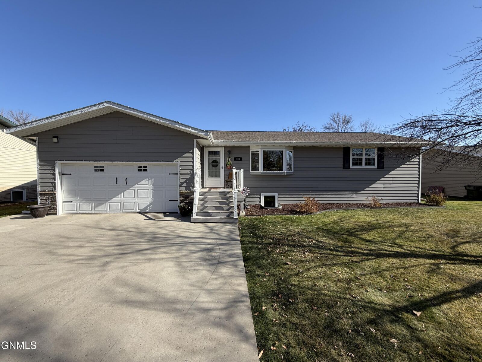 Property Photo:  304 7th Avenue NW  ND 58545 