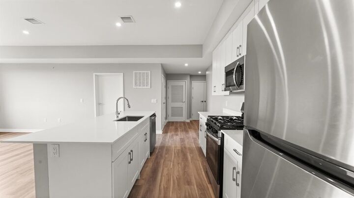 Property Photo:  475 Communipaw Ave 204  NJ 07304 
