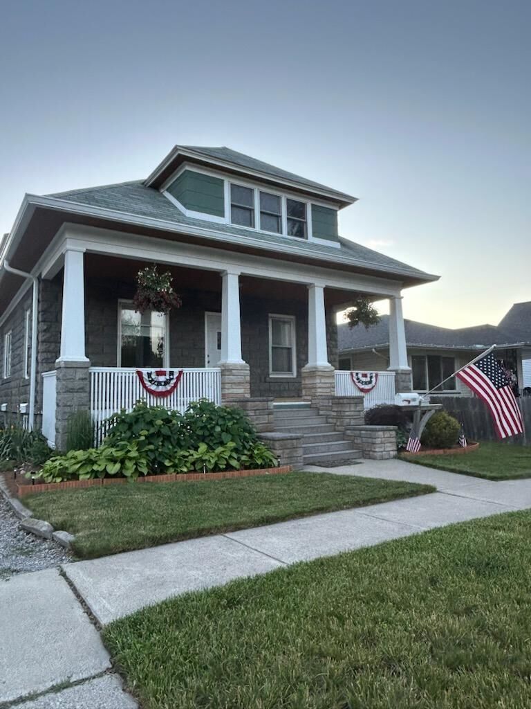 Property Photo:  1404 S Warner Street  MI 48706 