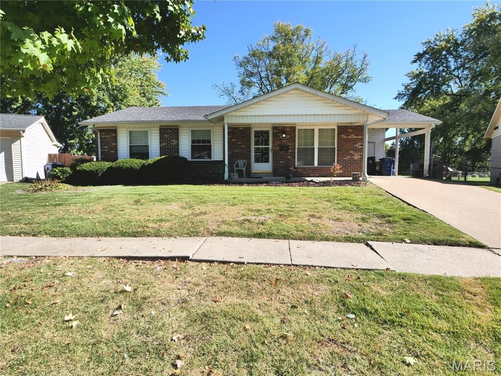 Property Photo:  2580 Hedgerow Drive  MO 63031 