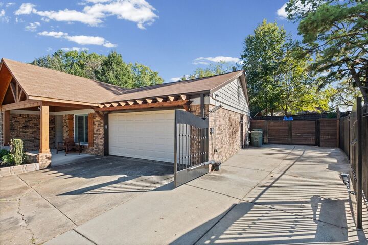 Property Photo:  6073 Elk Grove Dr  TN 38115 